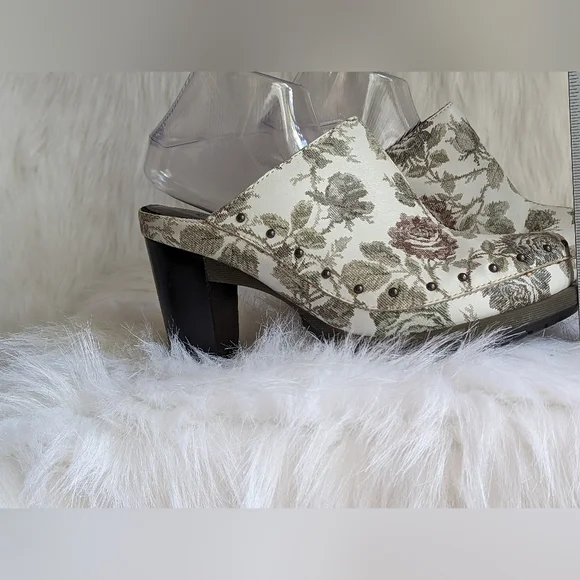 Dr. Martens Una Mules - Picture 6 of 16